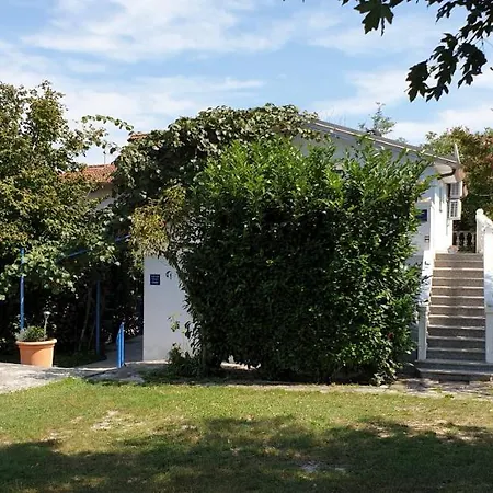 Πανσιόν And V&m