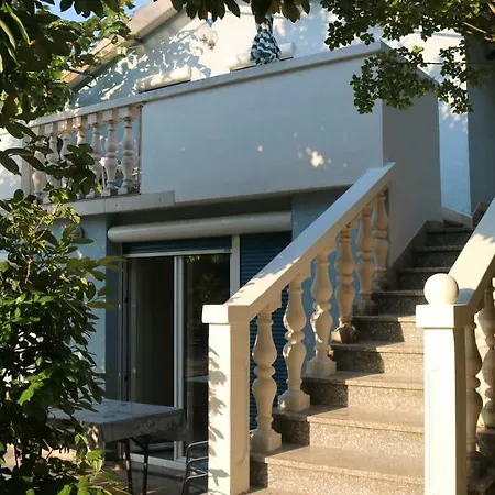 Πανσιόν And V&m 4*