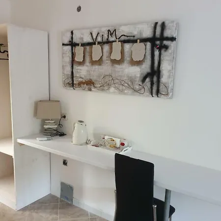 Πανσιόν And V&m 4*