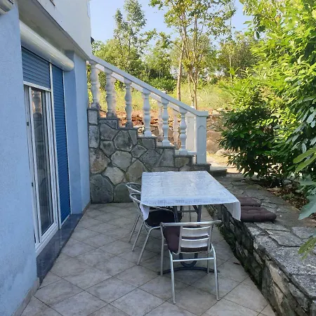 Guest house And V&m Murine